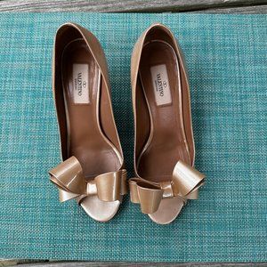Valentino Patent Leather, Nude Kitten Heels, Bow, 37.5 Sandals, Gently Used
